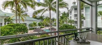 Beautiful Resort in Quiet, Gated Community w Pool