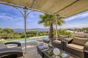 Terrace/patio - Villa Grimaud 260 m2 - Spectacular 180° view of Saint Tropez bay (Grimaud)