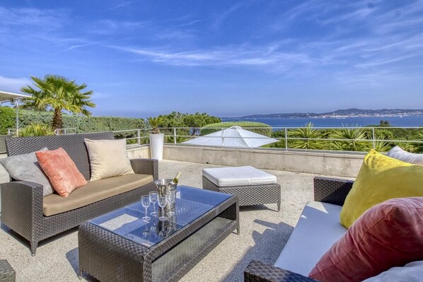 Terrace/patio - Villa Grimaud 260 m2 - Spectacular 180° view of Saint Tropez bay (Grimaud)