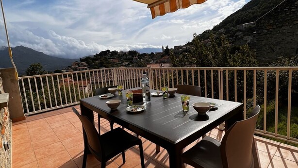 Outdoor dining - CASA PURRUSSONI Apartment in stone house (Levie)