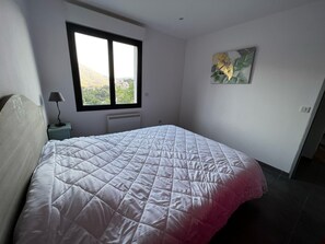 1 chambre, fer et planche à repasser, Wi-Fi gratuit, draps fournis