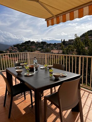 Outdoor dining - CASA PURRUSSONI Apartment in stone house (Levie)