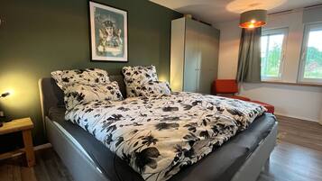 2 bedrooms, WiFi (free), bed sheets