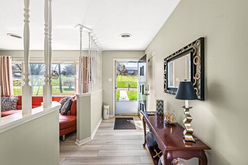 Mars Mid Mod: stylish, airy and pleasant. Knoxville TN