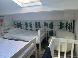 2 bedrooms, iron/ironing board, WiFi