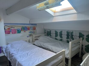 2 bedrooms, iron/ironing board, WiFi