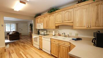 House | Private kitchen | Full-size fridge, microwave, oven, stovetop