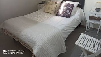 1 chambre, fer et planche Ă repasser