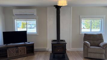 Smart-TV, Kamin, DVD-Player