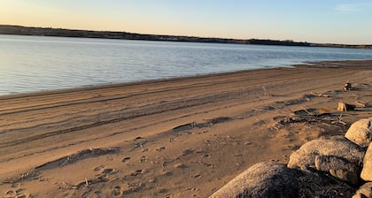 3 bdrm fully furnished cottage near the beach