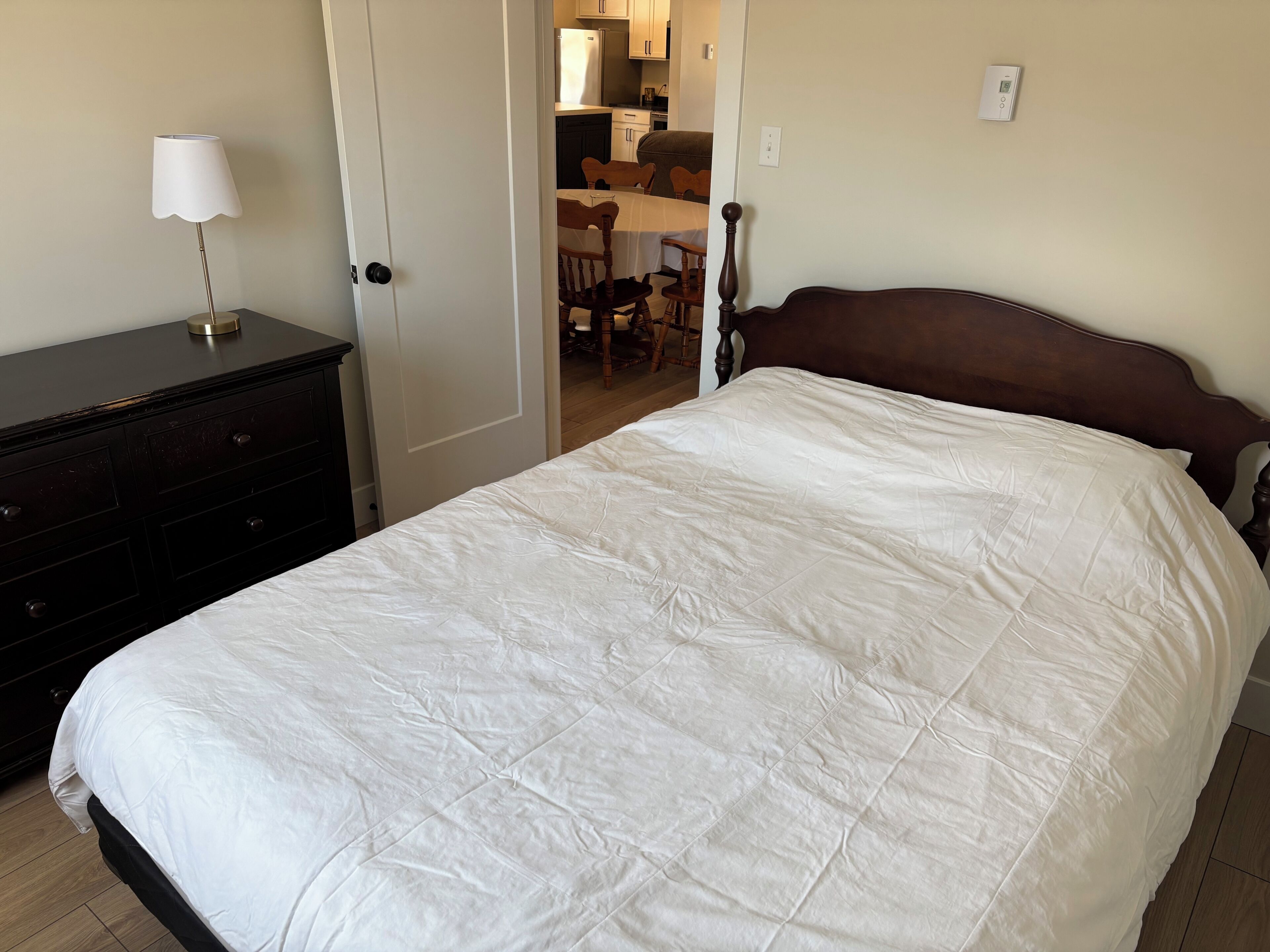 3 makuuhuonetta, silitysrauta/-lauta, ilmainen Wi-Fi, vuodevaatteet