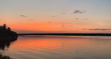 3 bdrm fully furnished cottage near the beach