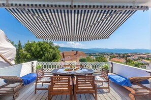 تناول الطعام بالخارج