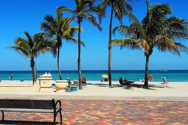 Una spiaggia nelle vicinanze