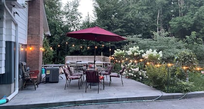 Luxe Georgina Cottage Near Lake Simcoe