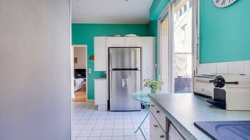 Réfrigérateur, micro-ondes, four, lave-vaisselle