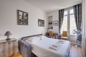 3 bedrooms, iron/ironing board, internet, bed sheets - Lovely apartment with exceptional terrace (Bordeaux)