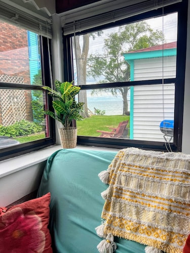 Beachfront Bungalow Retreat on Lake Huron! #2