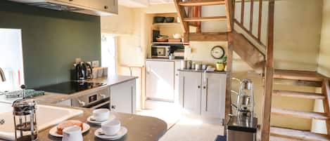 Cottage | Private kitchen | Fridge, dishwasher, electric kettle, toaster