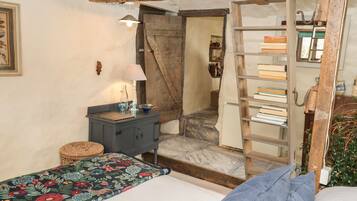 Cottage | 1 bedroom, individually decorated, individually furnished, free WiFi