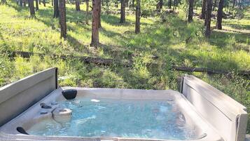 Tina de hidromasaje al aire libre