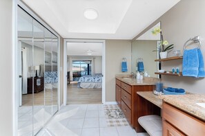4 bedrooms, in-room safe, desk, iron/ironing board