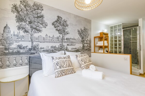 1 bedroom, desk, iron/ironing board, travel cot