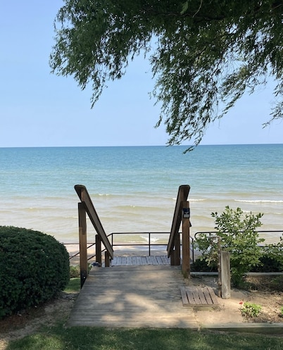 Beachfront Bungalow Retreat on Lake Huron! #7