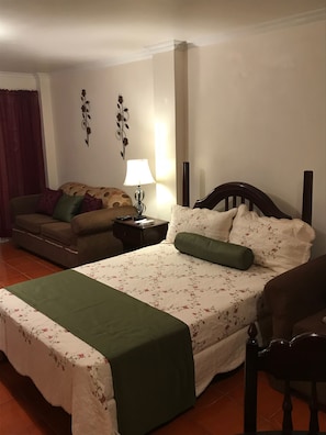 1 chambre, fer et planche à repasser, Wi-Fi, literie fournie
