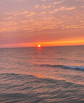 Ubicación a pie de playa, tumbonas y toallas de playa