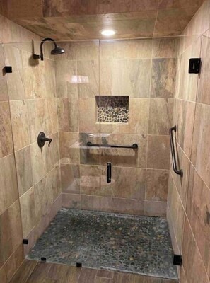 Combined shower/bathtub - Expansive View Spacious Modern Charm (Encinitas)