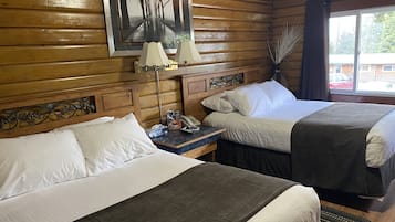 Basic Cabin | Individually decorated, individually furnished, desk, free WiFi