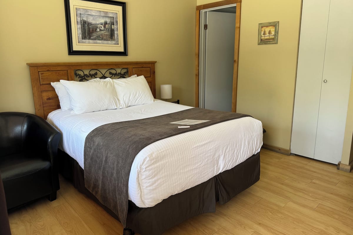 Basic Single Room | Individually decorated, individually furnished, desk, free WiFi