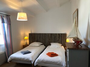 5 chambres, lit parapluie, Wi-Fi, draps fournis