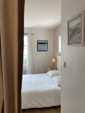 5 室のベッドルーム、旅行用ベビーベッド、WiFi、ベッドシーツ