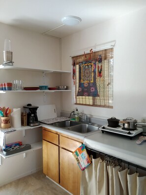 Fridge, microwave, oven, coffee/tea maker