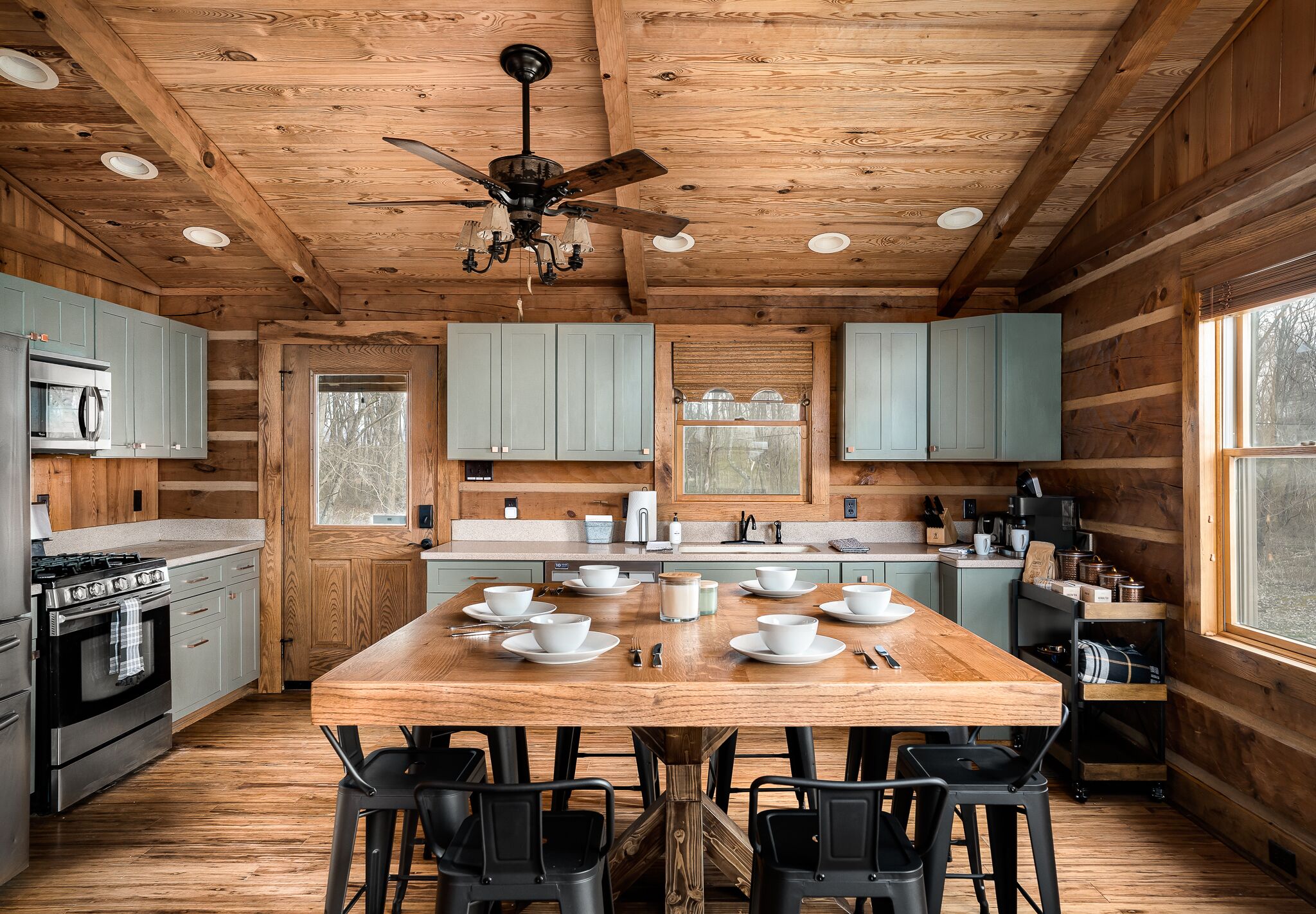 ✨NEW✨ Log Cabin Minutes to Bryce Resort + Hiking + Caverns + Dog Friendly