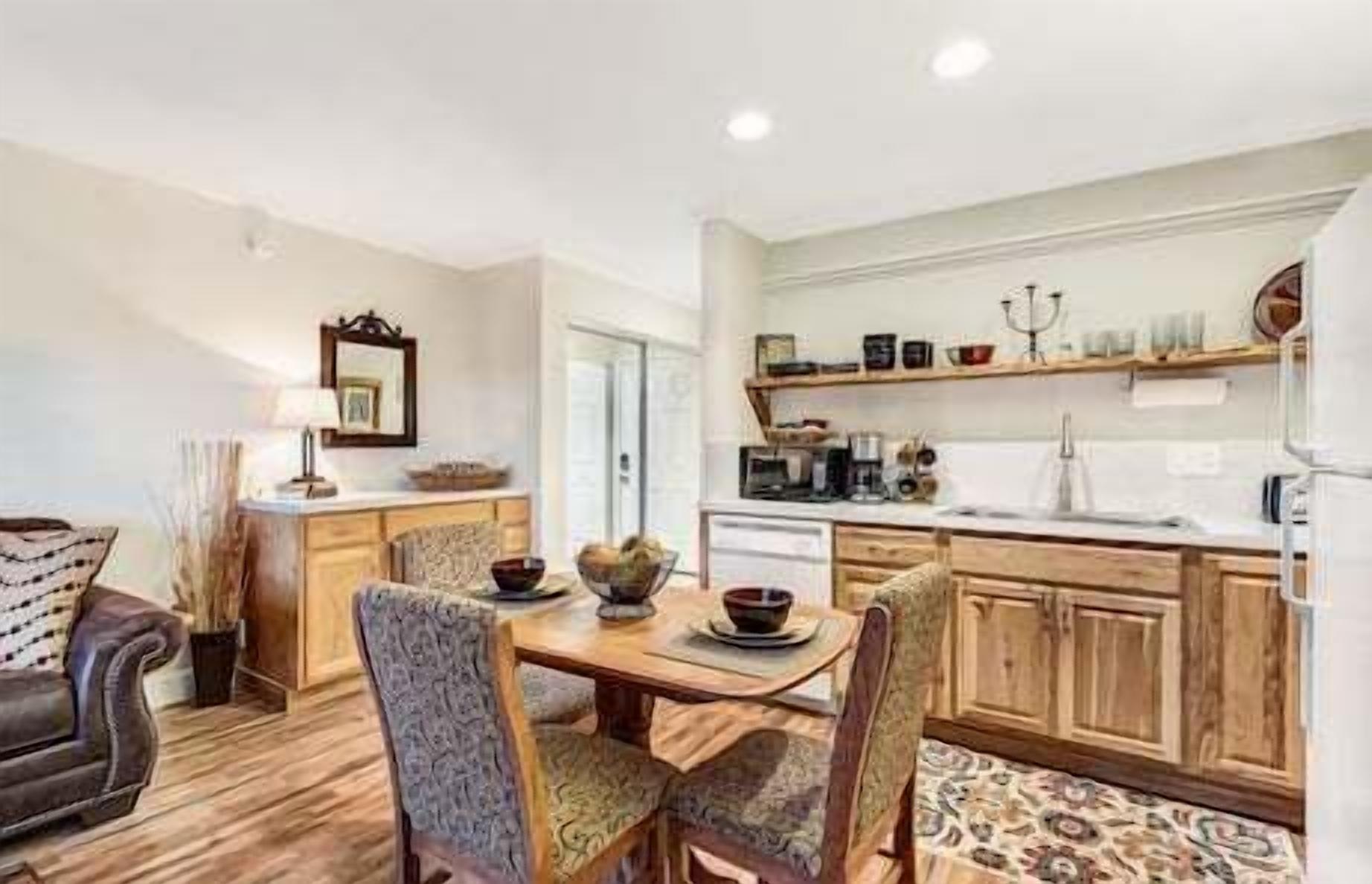 "Ski You Later" Newly Renovated 3rd Floor Condo