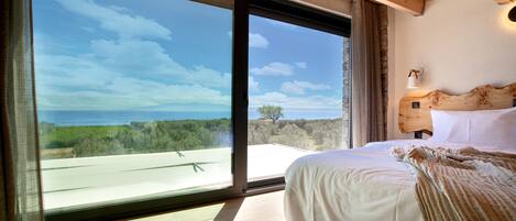 Select Comfort beds, soundproofing, free WiFi, bed sheets