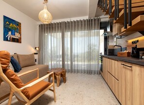 Familienapartment | Eigene Küche | Großer Kühlschrank, Herdplatte, Espressomaschine, Wasserkocher