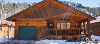 4 bedroom accommodation in Red River