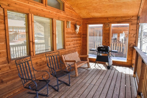 4 bedroom accommodation in Red River