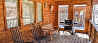 4 bedroom accommodation in Red River