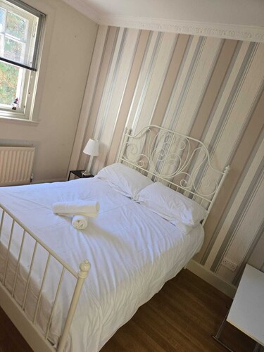 MANSION SLEEPS 12 EASY ACCESS TO CITY