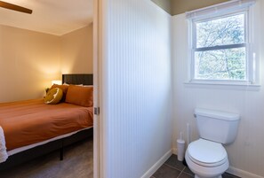 4 bedrooms, desk, iron/ironing board, travel cot