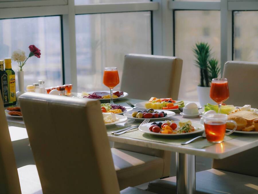 Se ofrece un desayuno bufé todos los días (por un coste adicional)