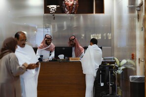Reception - Nour Al Thuria Hotel (Makkah)