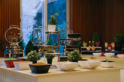 Nour Al Thuria Hotel