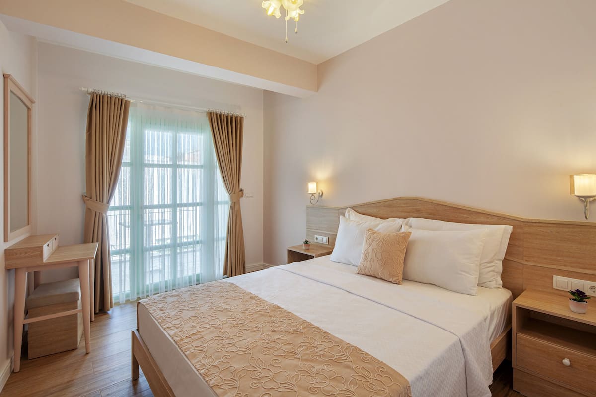 1 bedroom, Egyptian cotton sheets, premium bedding, in-room safe