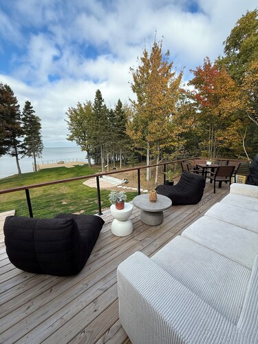 Lake Superior premium bespoke accommodations with ultimate view!